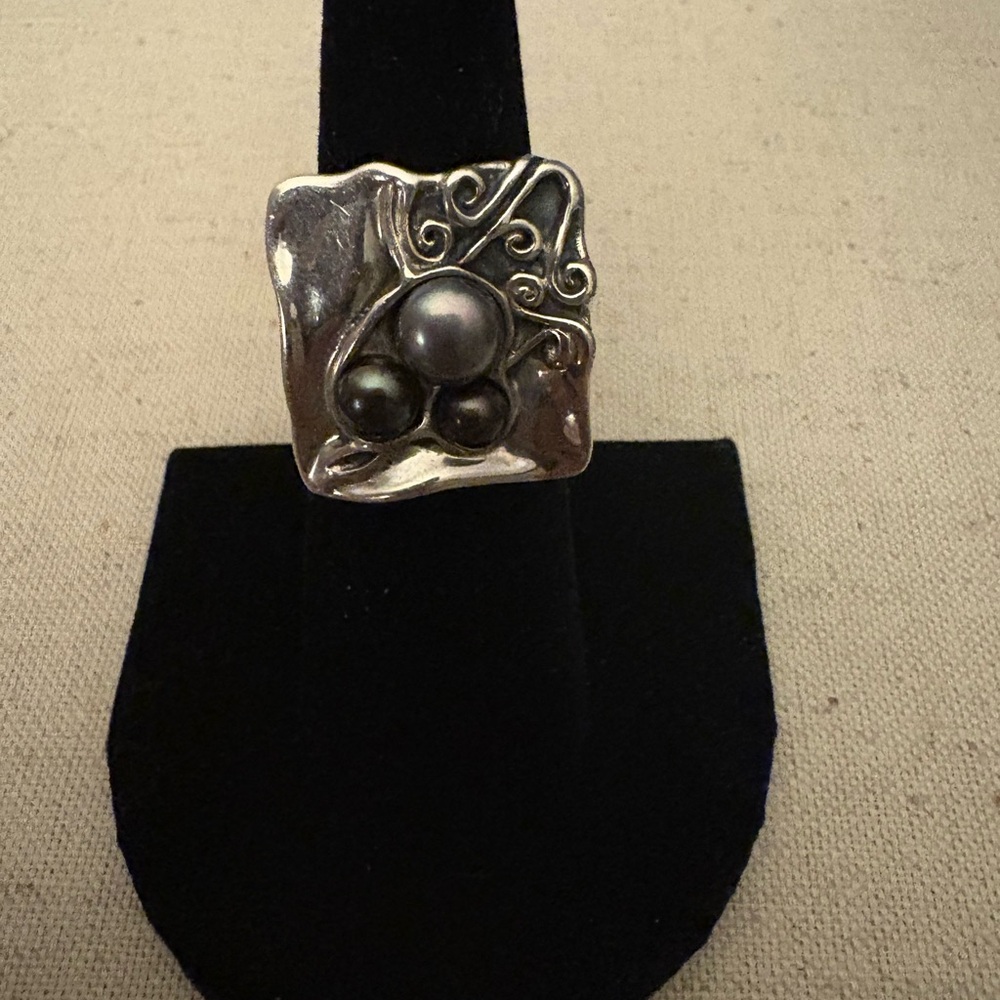 Elegant Silver and Black Women's Ring